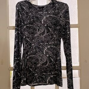 Women’s Black and White stretch paisley abstract top.